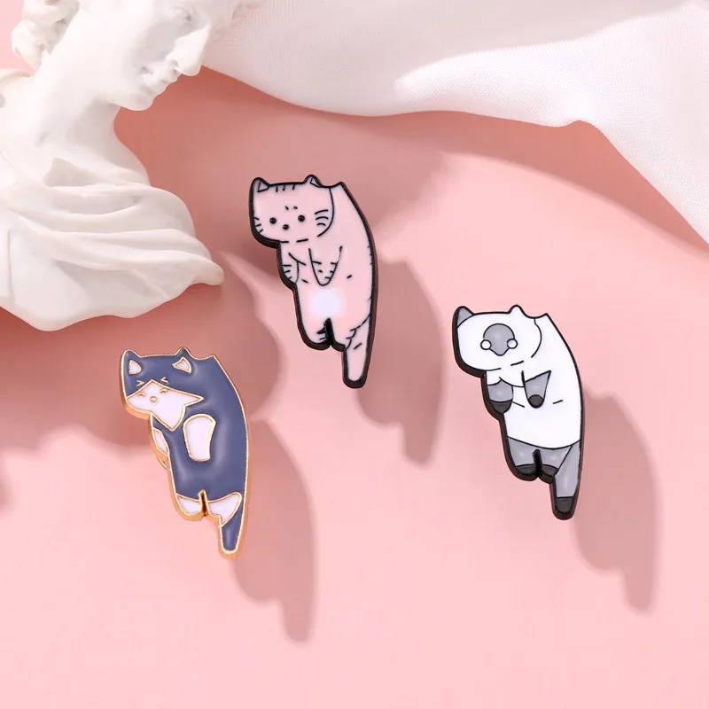 Hanging lazying cat Enamelled Brooches Funny Cartoon Pins Backpack Lapel Badges Fashion Jewelry Accessories Festival Souvenir Gi
