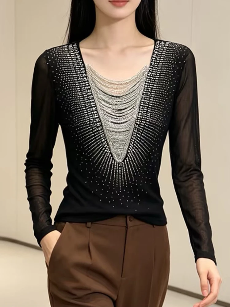 2026 Autumn Women's Clothing Retro Hot Diamond V-neck Diamond Chain Knitted Pullover Fashion Versatile Stretch Bottoming Shirt