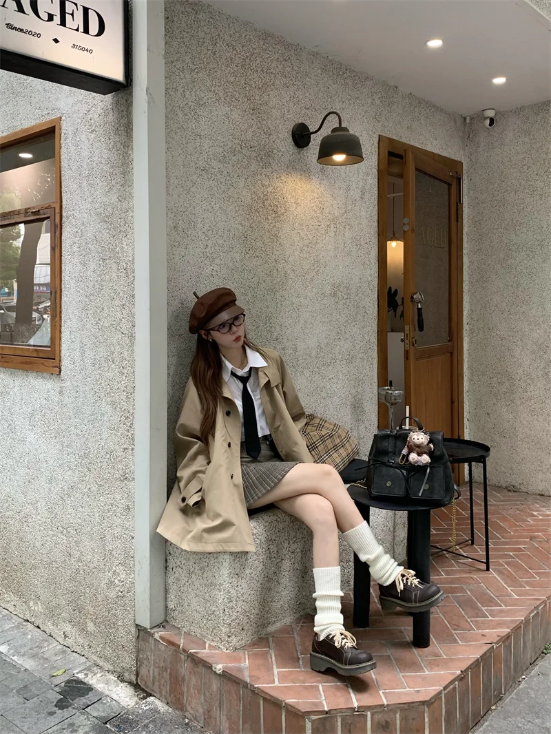 レディース ショートトレンチコート 膝丈 オリーブ フラップポケット パッチワーク スプライス加工 特別な魅力的なベーシックデザイン 魅力的なデザイン モダン バケーション