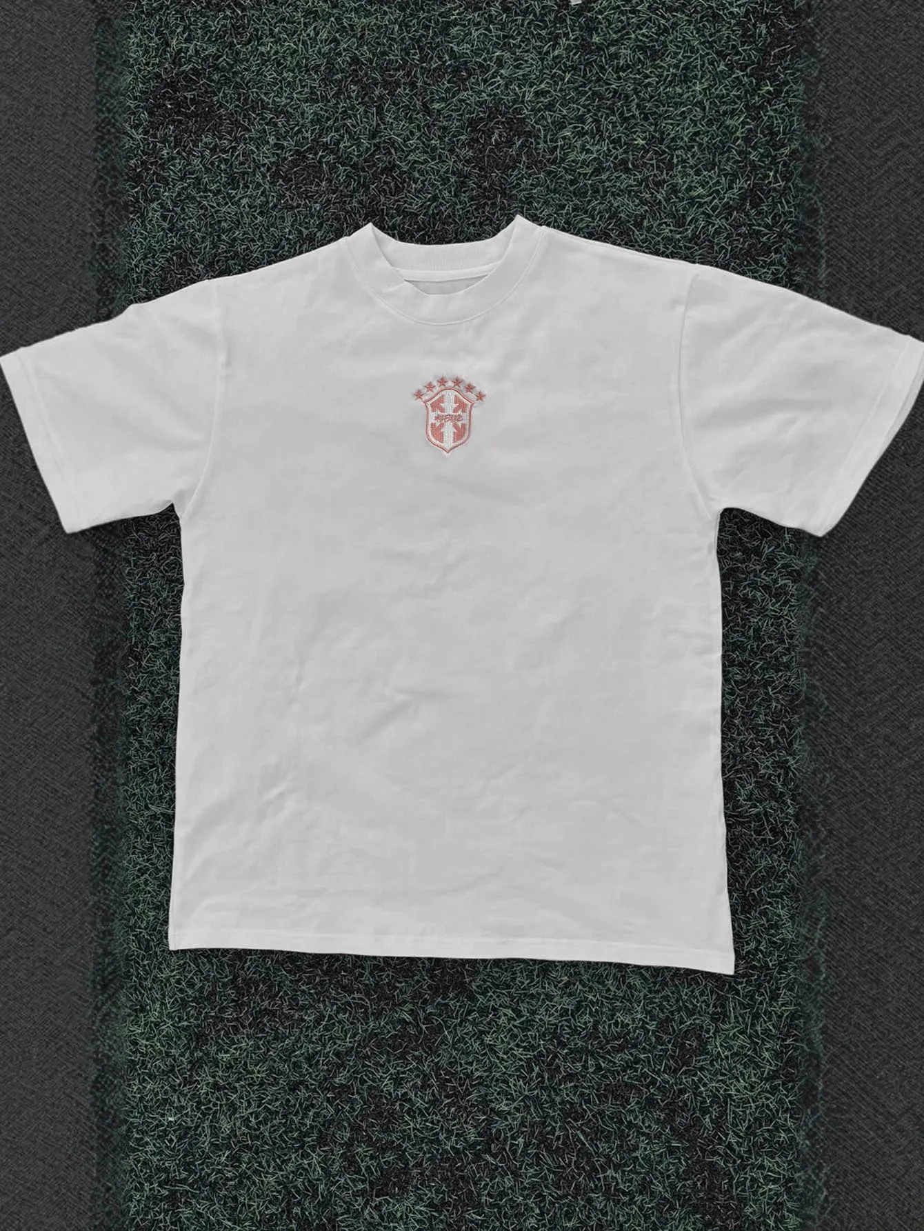 Damen Casual Streetwear T-Shirt in Weiß mit Vintage-Wappen-Stickerei, Rundhalsausschnitt, Kurzarm, Oversize-Schnitt 2026