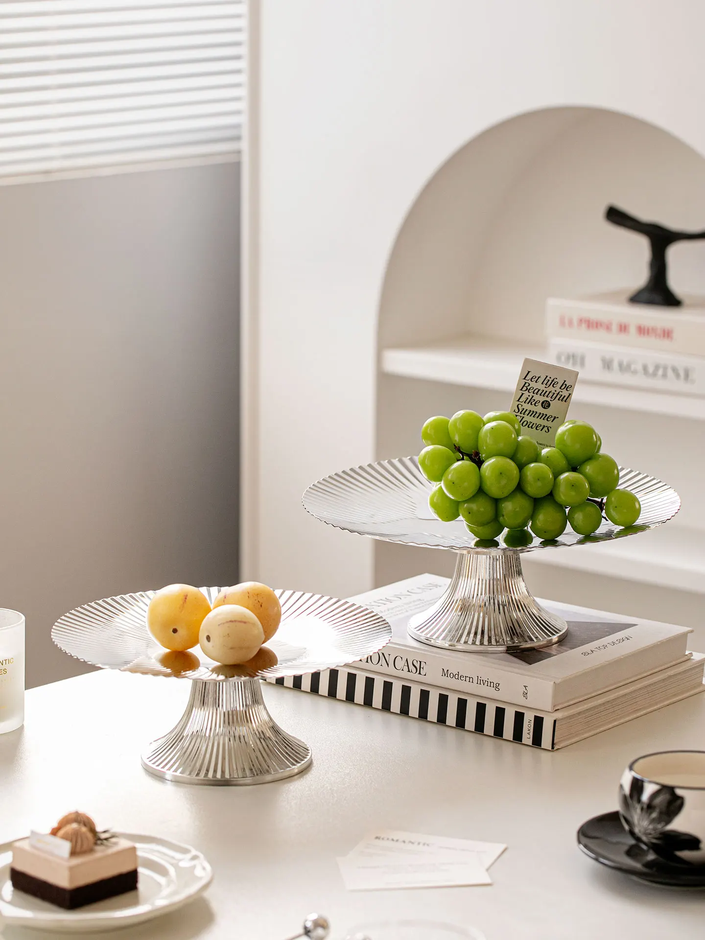 

Luxury Stainl Steel ell Fruit Tray Living Room Tea Table High Aesthetic Value Fruit Plate High End Display Dry Fruit Tray