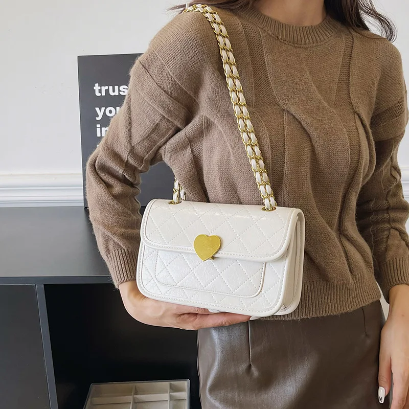 

​ ​ Стеганая сумка через плечо в дизайнерском стиле ​ ​ Новинка 2023 года для женщин, милый сердечный узор, цепочка с ремешком на плечо, милый модный кошелек