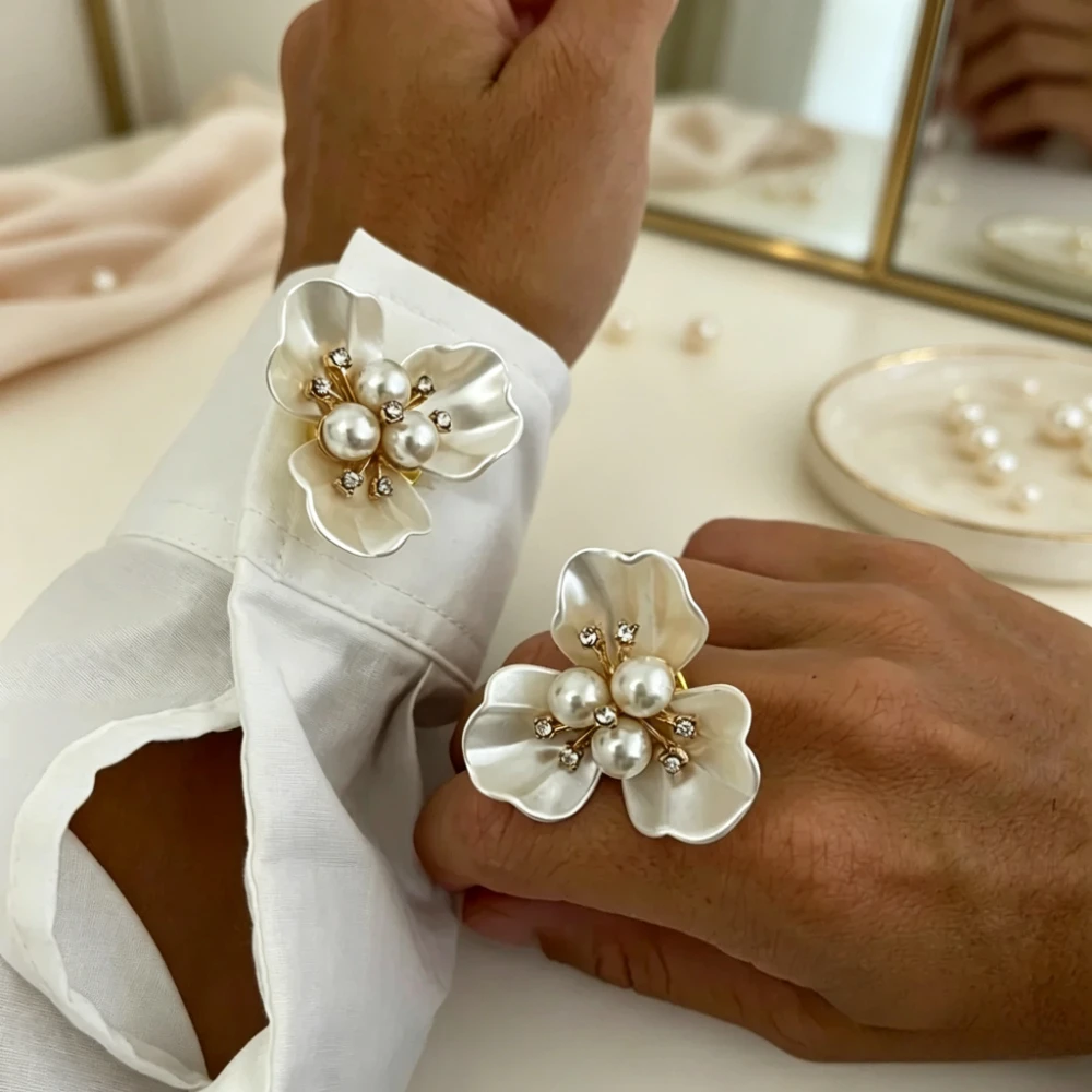 Elegant Pearl Flower Buttons Rhinestone Shell Petal Shank Buttons for Dress Shirt Sweater DIY Clothing Accessories