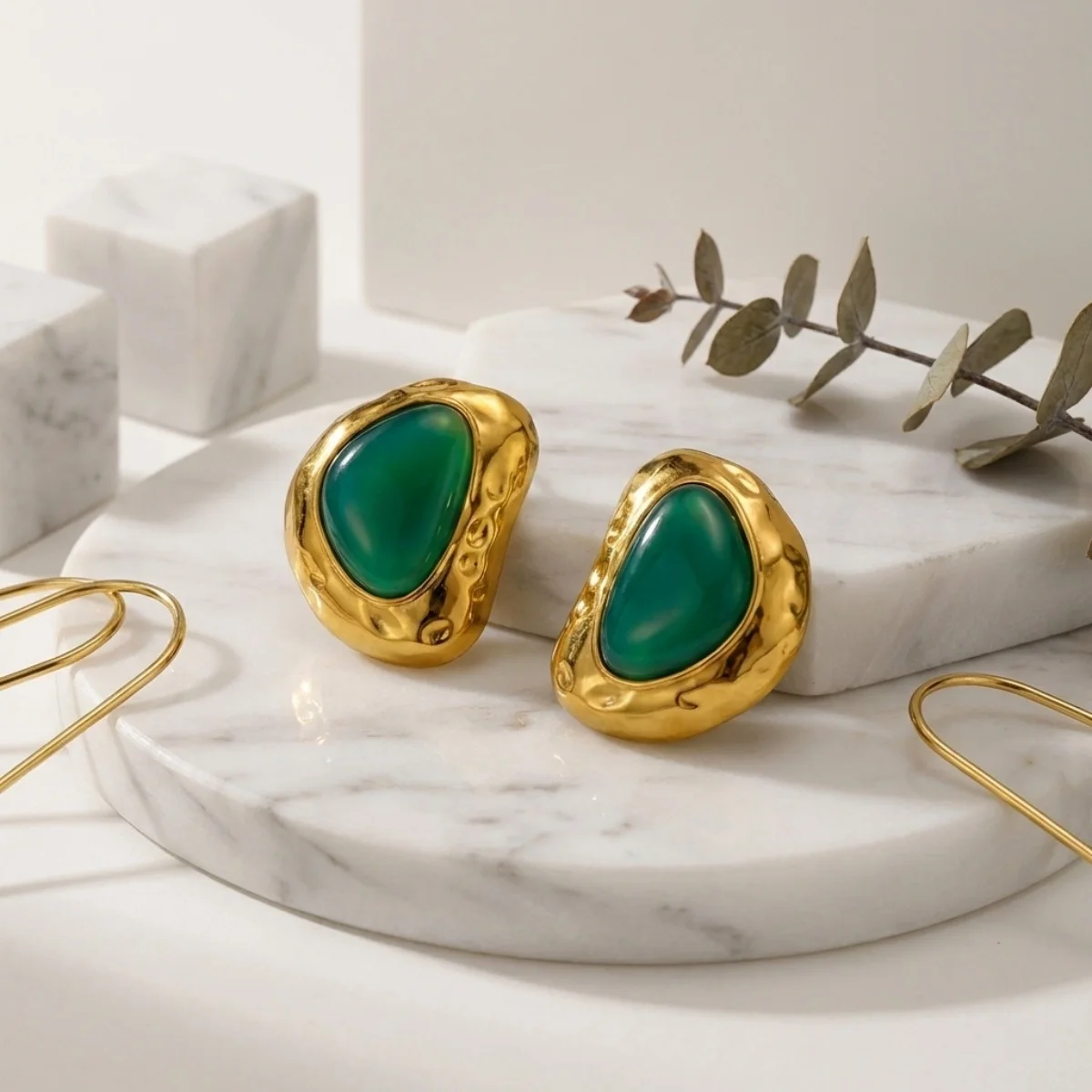 Vintage-Ohrstecker aus Edelstahl mit grünem Harz, unregelmäßig geformt, für Damen und Herren, minimalistischer, strukturierter, geometrischer Ohrring, eleganter Schmuck – Detail 16