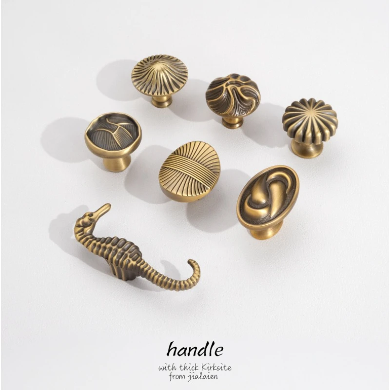 Antique Bronze Kitchen Pull Brass Cabinet Wardrobe Door Handles Retro Single-Hole Knobs for Drawers Shoe Racks Furniture Handles