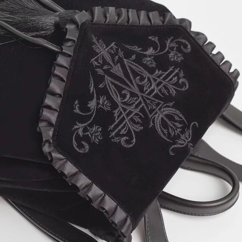 SHELKSBAG القوطية الشرير الصخرة نمط ماجيك المطرزة المخملية حقيبة ظهر صغيرة Y2k السيدات الظهر حزمة سوداء موضة حقائب السفر اليد