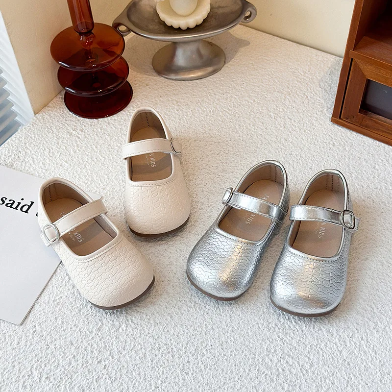 

Детская повседневная обувь, обувь принцессы из искусственной кожи, весенняя обувь для девочек, противоскользящая обувь ​ Белые серебряные туфли с мягкой подошвой, размер 21-30