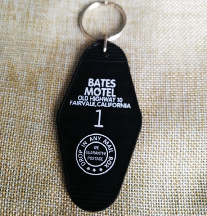 BATES MOTEL OLD HIGHWAY Crystal Hotel KeyChain Keyring Tag Key Chains TV Show The Office Fans Funny Accessory Custom Logo