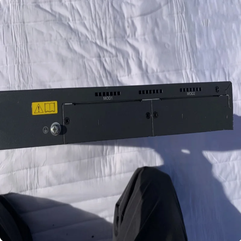 

Новый оригинальный коммутатор S5120V3-52P-SI [слабый слой, 3 управления/48 гигабитной мощности + 4 гигабитных оптических порта]