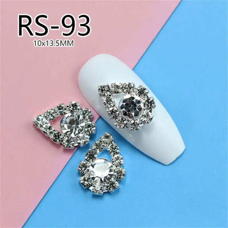 สัญลักษณ์แห่งความรักที่ทันสมัยและโดดเด่นของเอ็มไพร์ตกแต่งเล็บสัญลักษณ์แห่งความรักที่เป็นที่นิยมและโด่งดัง