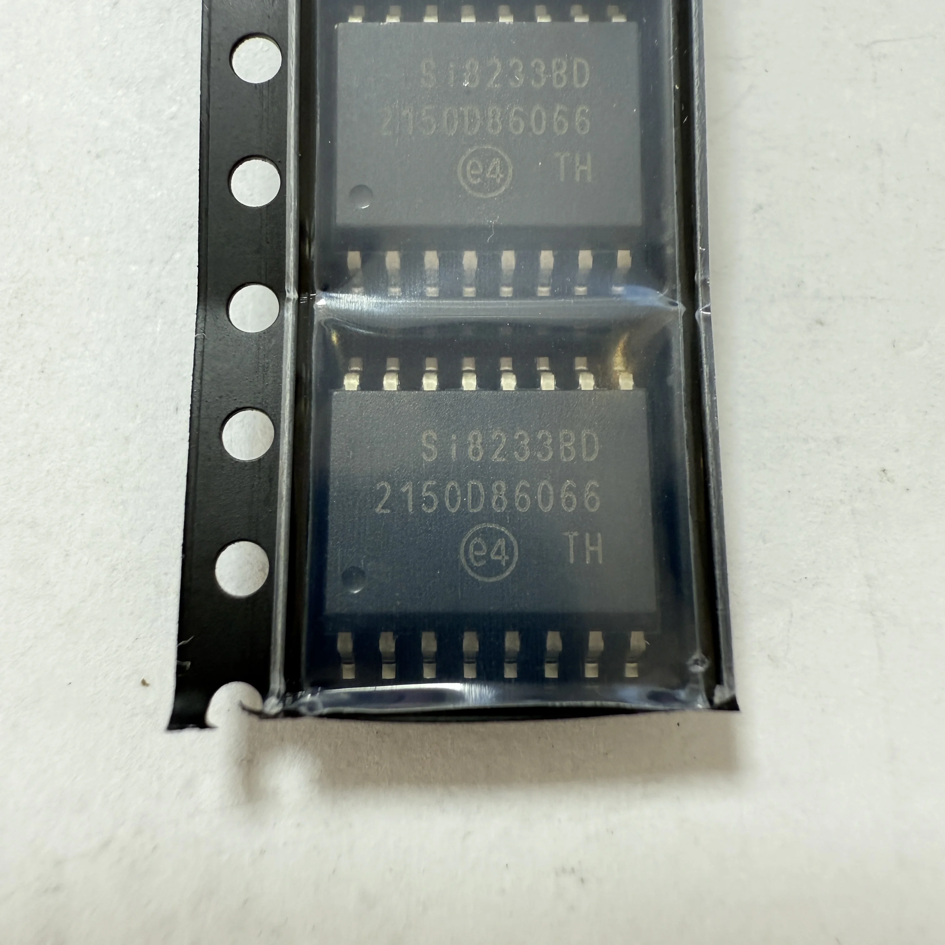 10PCS/LOT SI8233BD-D-ISR (Logic Output Optoisolators)