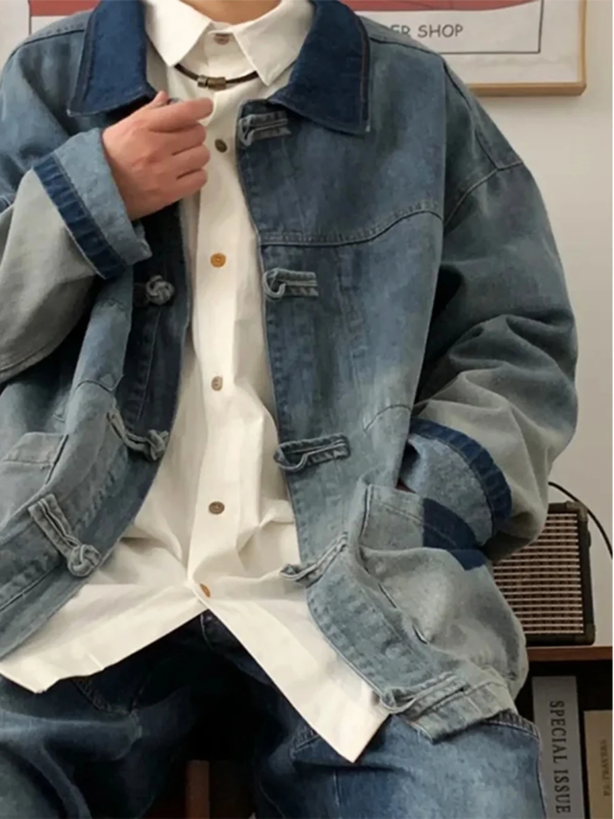 

New Chinese Design Men's Denim Jaet Early Autumn New Sle Loose Waed Outwear with Vintage Look And National Trend