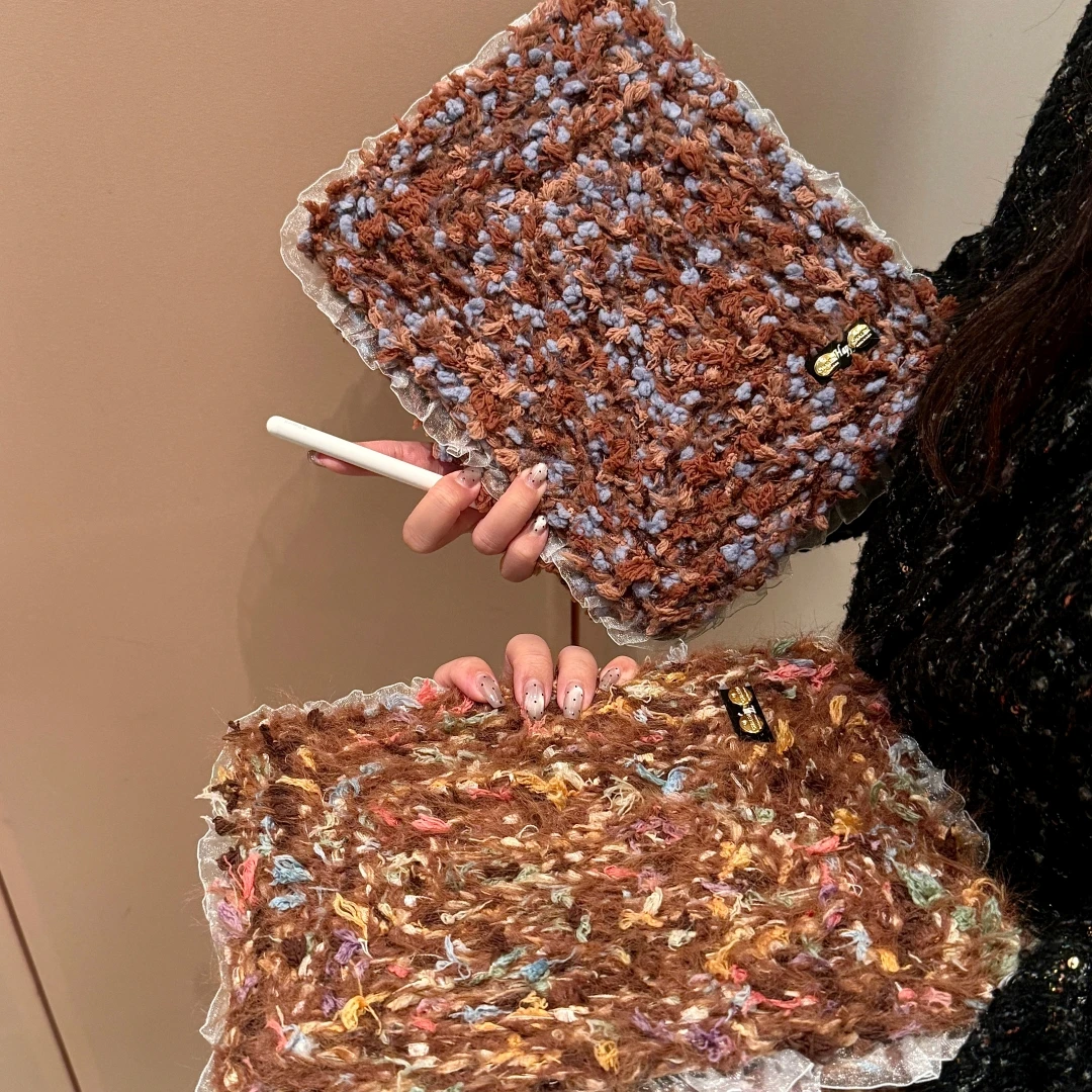 

Winter Luxury Cute Plush Bracket iPad Tablet Case Mini 7 Air 6 2025 iPad Pro 11 inch 2024 13 inch Accessories Holder A16 Bag