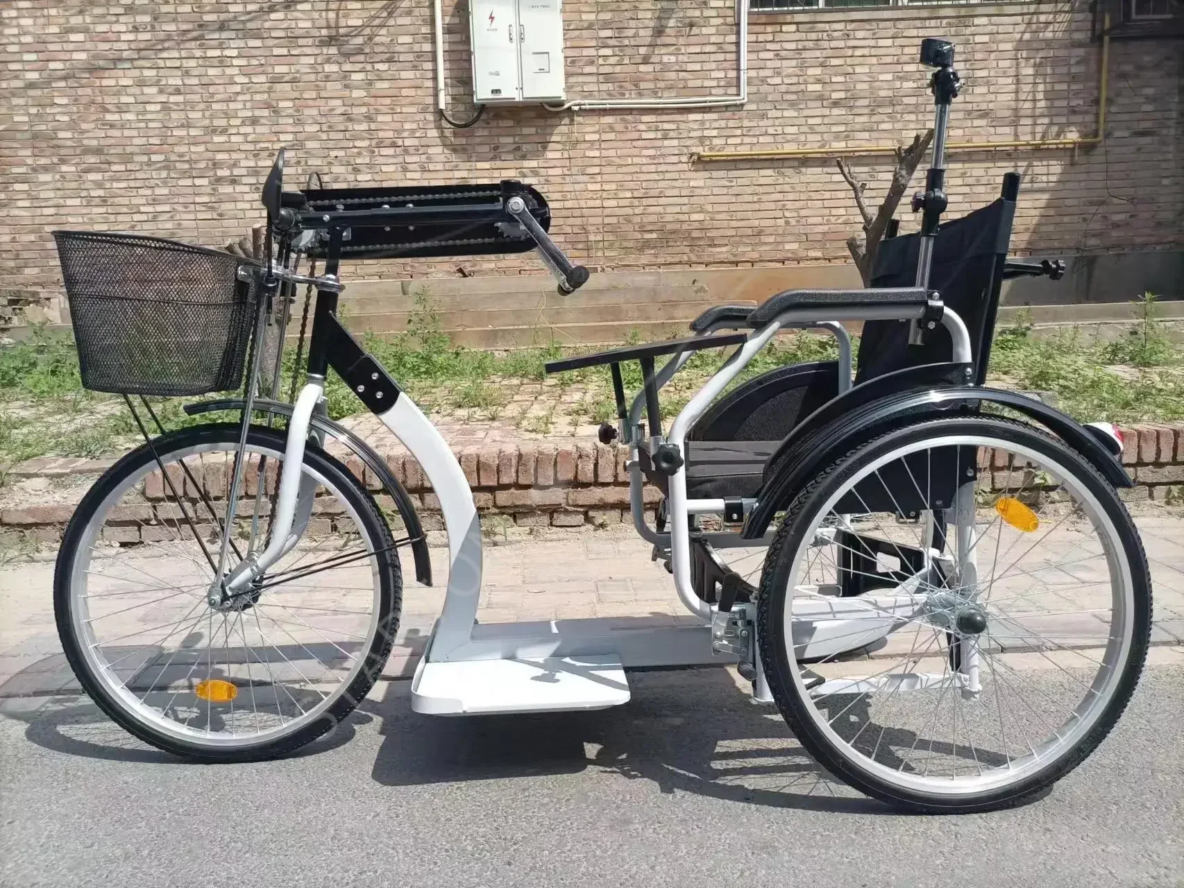 MT-001 Disabled Hand Cranked Tricycle Elderly Manual Steel Tricycle Handicap
