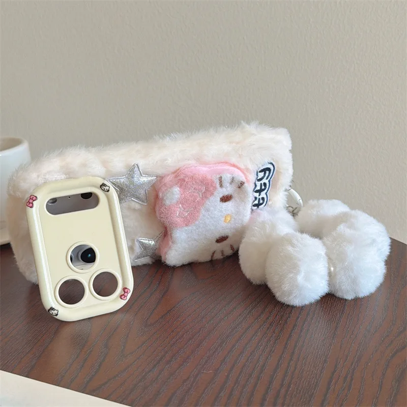Custodia per telefono con supporto per fotocamera soffice in pelliccia 3D Hello Kitty carina per iPhone Air 11 13 14 12 15 16 17 Pro Max Custodia antiurto per braccialetto