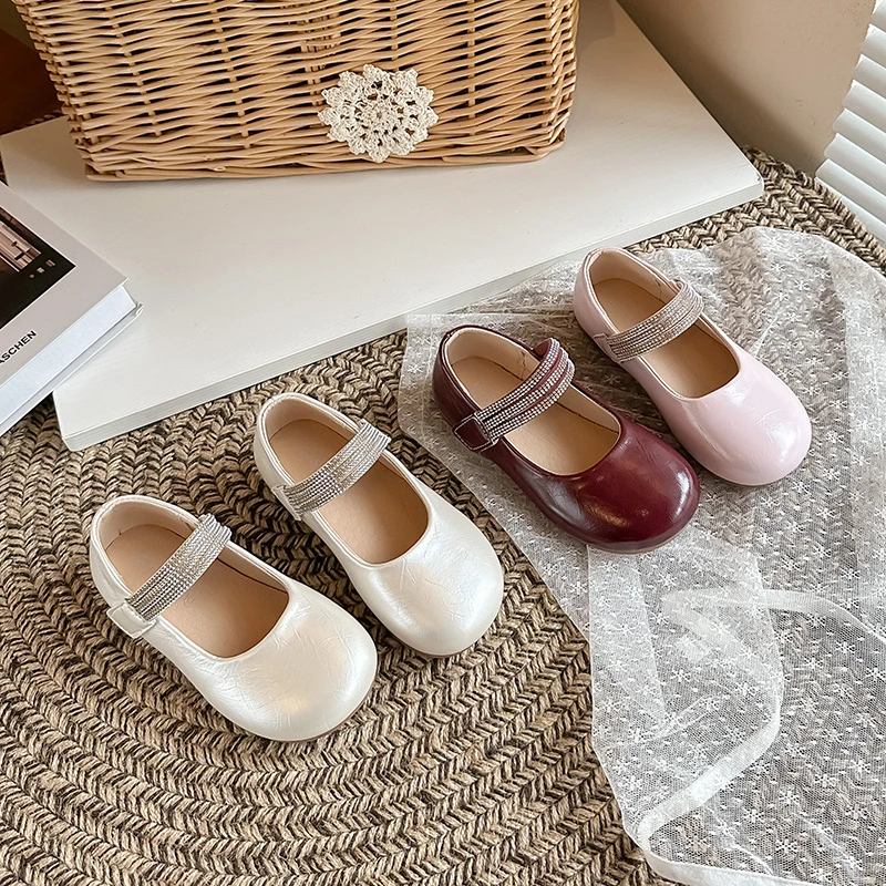 

Girls Dance Shoes Princess Style Soft Sole Kids Leather Shoes Hook&loop 2026 Brand New Children Flat Shoes Korean Style Trendy