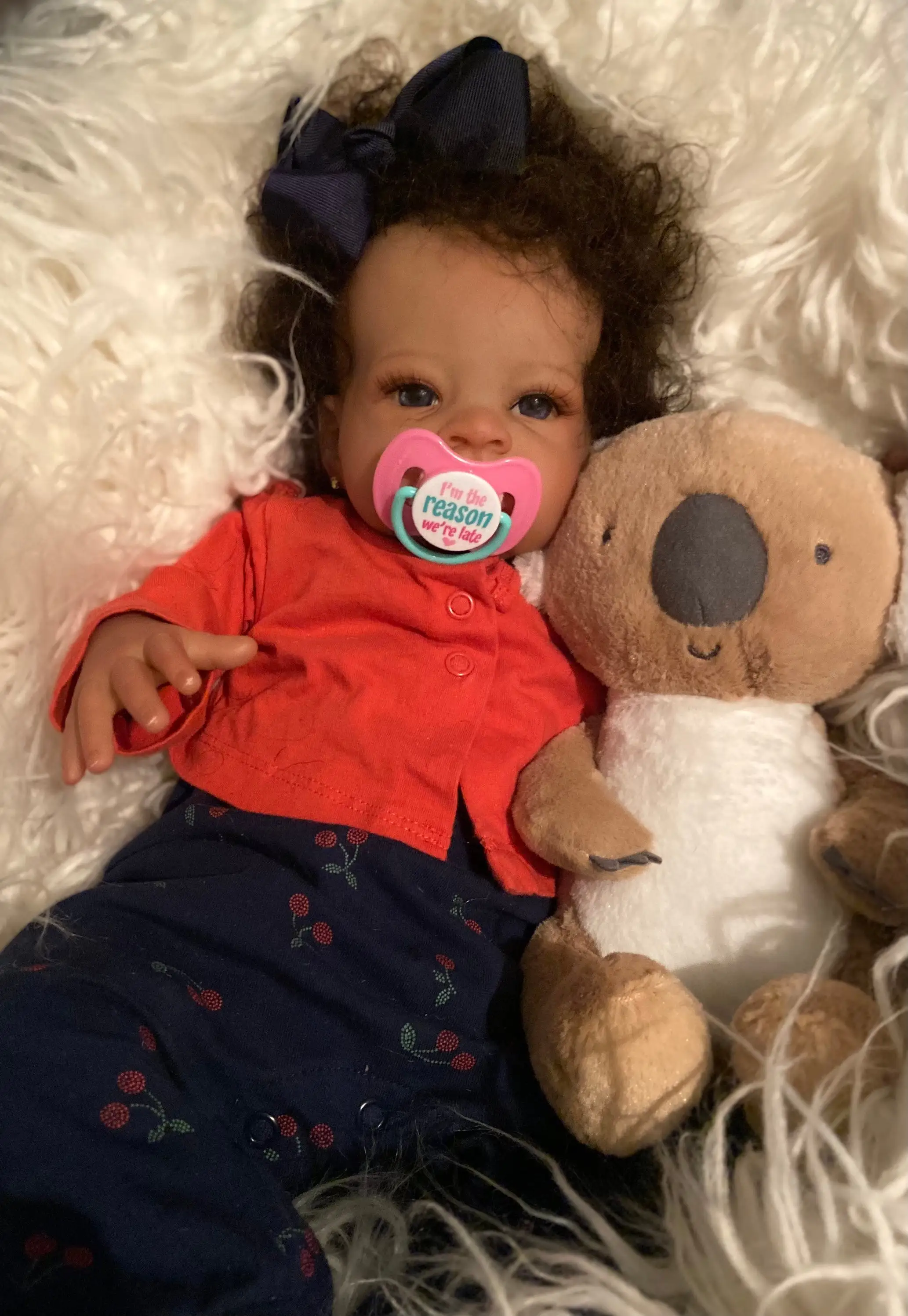 Risbecko 20 インチ リアルな黒のリボーンベビードール - アフリカ系アメリカ人の柔らかい布ボディ人形 - 誕生日プレゼント/クリスマスギフト