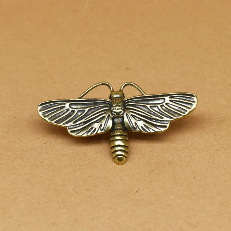 Brass Death's Head Moth Figurine Retro Metal Mini Hawk Moth Statue Sculpture Desktop Ornament Insect Collectible Decor Gift