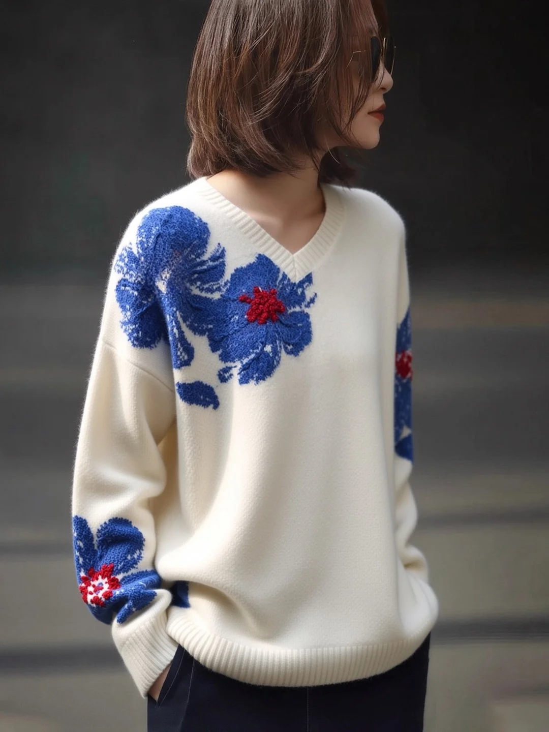 

Зима 2025: Новинка! Нежный синий свитер с цветочным узором, длинный рукав, вязаный, свободный крой, в корейском стиле, модный, универсальный, теплый, для женщин.