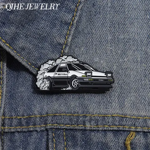 Trendy Cool Car Drift Spilla Spille smaltate Personalizzato Anime giapponese ispirato Cartoon Spille Distintivo da bavero Accessori per gioielli Regalo