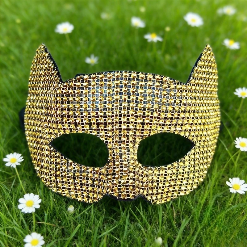 mascara-de-mulher-gato-dourada-com-diamantes-para-halloween-decoracao-para-baile-de-mascaras-e-performance