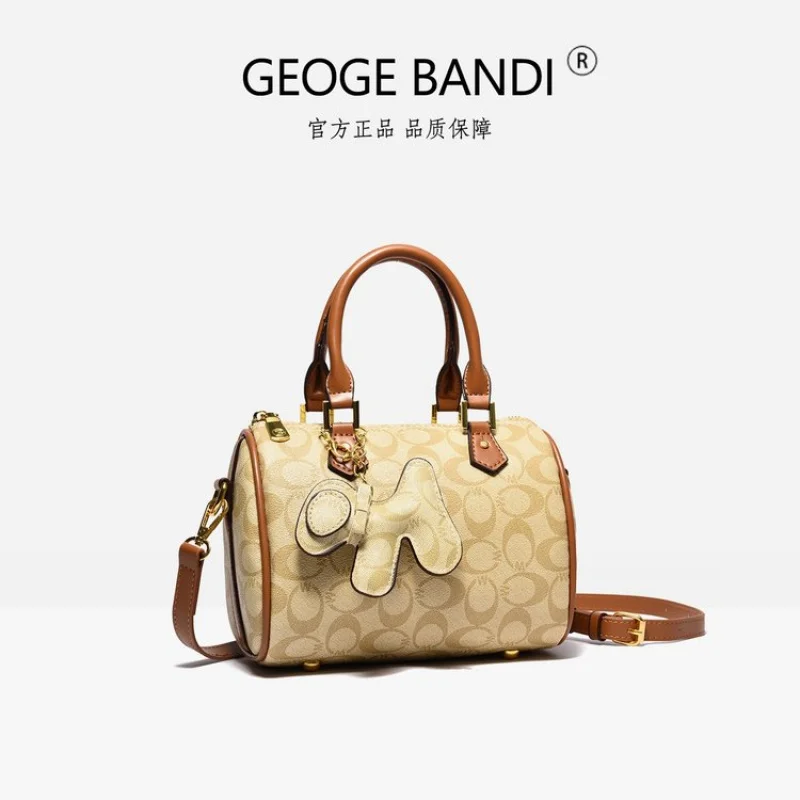 

Ladies Chic Leather Crossbody Bag For Daily Commute With Adjustable Strap In Classic Design