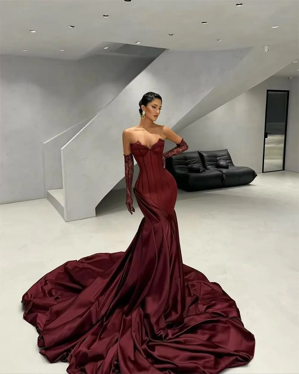 Contessa Dubai aangepaste wijnrode strapless galajurk met kanten mouwen vestidos de noche kathedraal trein formele avondevenementen