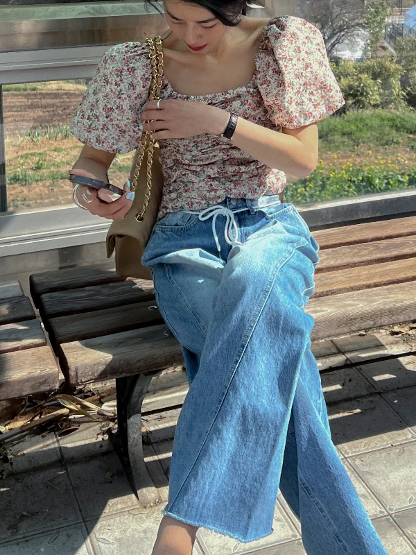 Letnia koszulka damska 2025, krótki rękaw, styl koreański, kwadratowy dekolt, kwiatowy wzór, uniwersalna, plisowana, modna bluzka.