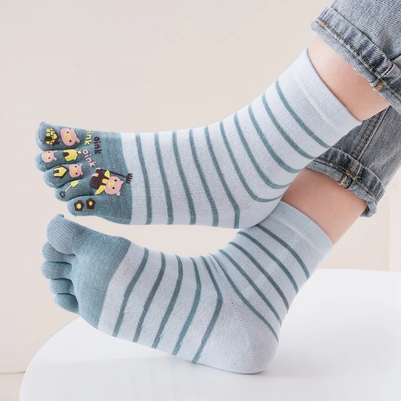 5 paia di calzini a cinque dita da donna a tubo medio autunno e inverno sottopunta calzini in cotone simpatico cartone animato di animazione