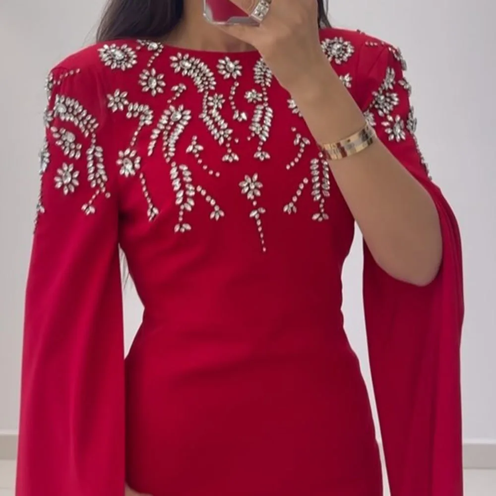 فساتين سهرة مستقيمة مخصصة بطول الشاي ورقبة دائرية وأكمام طويلة فستان حفلات موضة كريستال بفتحة جانبية بسيطة ثنيات للحفلات