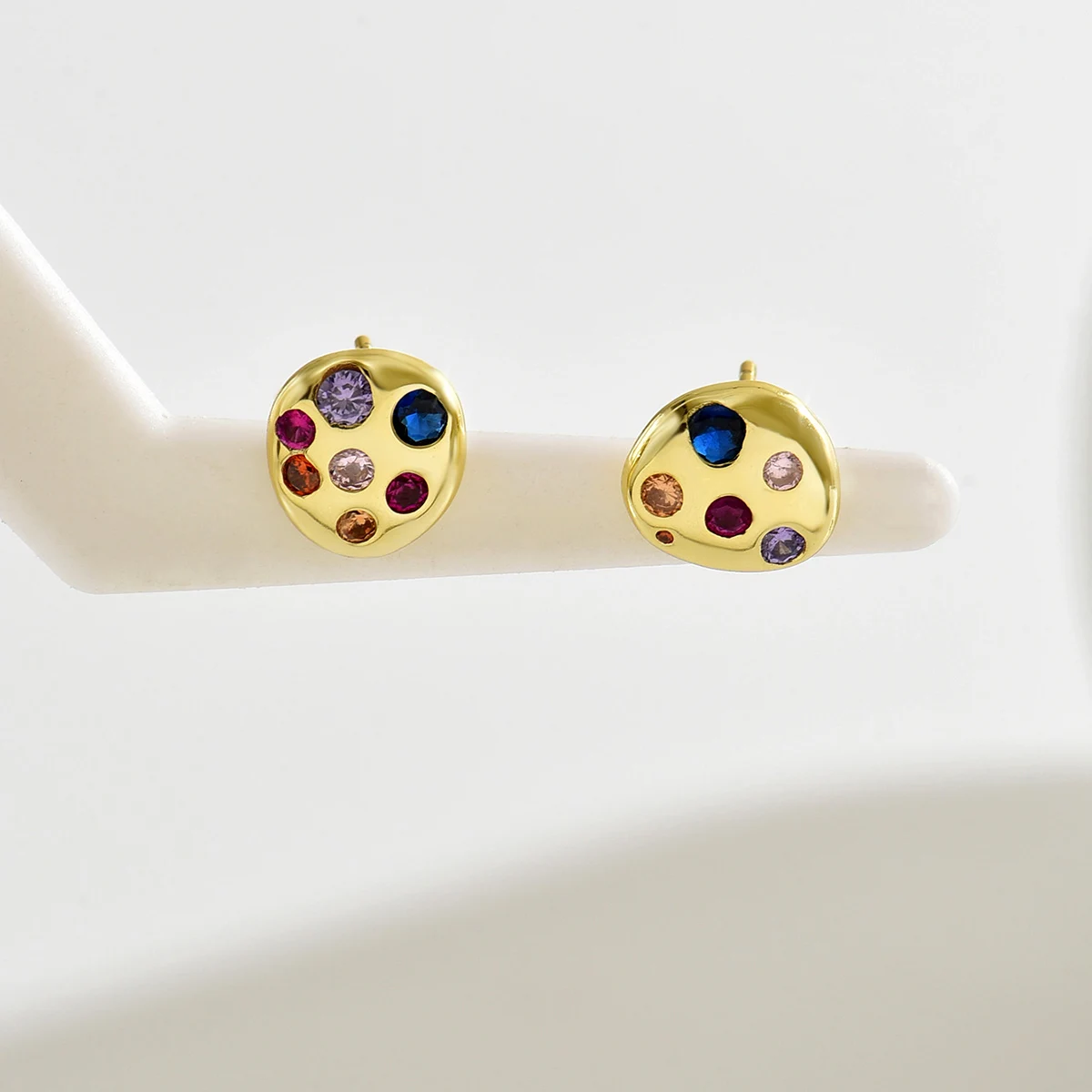 

A pair of exquisite, personalized, creative, and versatile 925 silver ladies' leisure gifts set with zircon stones