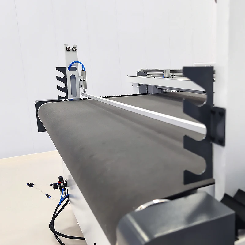 XK1615 Taglierina per pelle |   Tagliatrice automatica di modelli di scarpe per scarpe da ginnastica/stivali |   Sistema di precisione + riduzione del rumore da ±0,1 mm