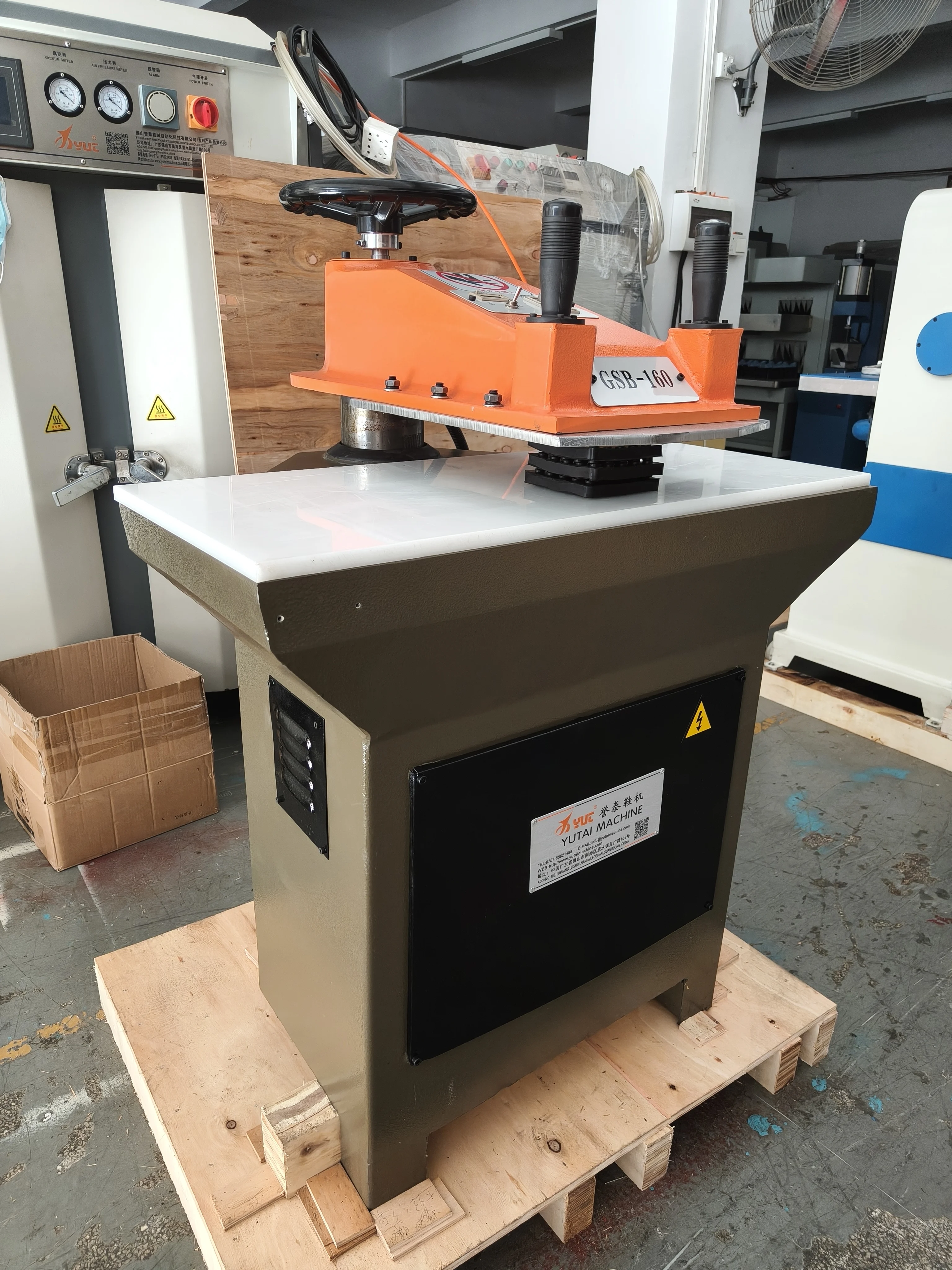 YT-12 Tons Hydraulic Swing Arm Clicker Press Leather Fabric Shoe Making Die Cutting Machine - view 5