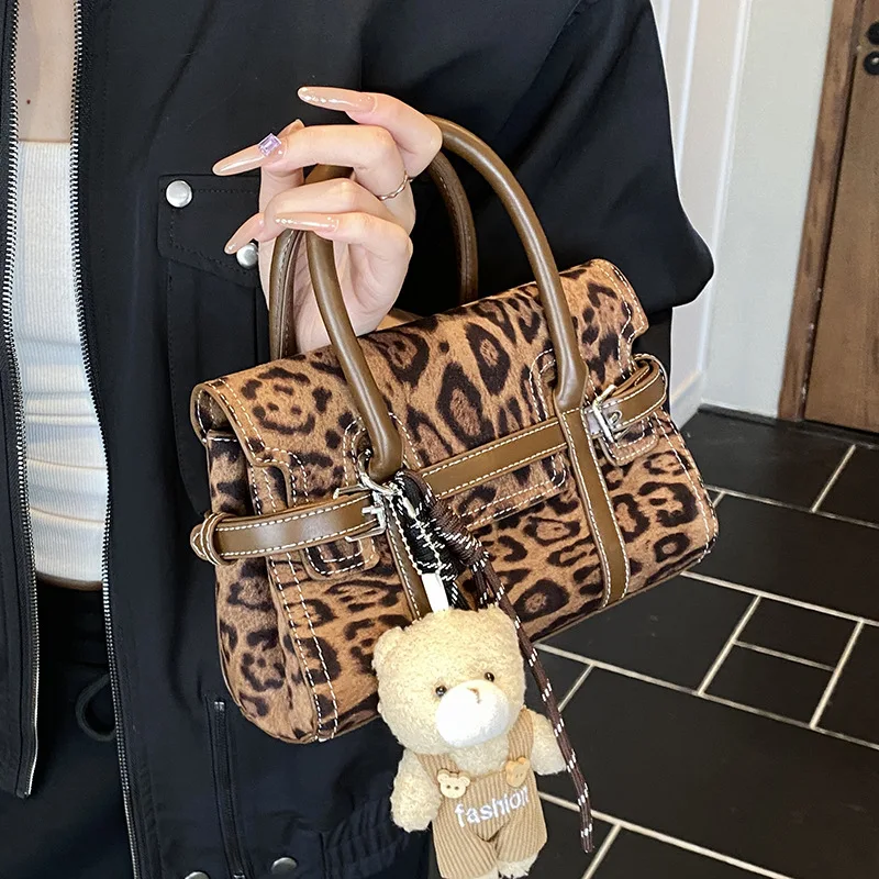 

2025 New! Women's Retro Matte Small Square Commuter Bag - Fashionable, Versatile Messenger Style (Exquisite & Super Popular)