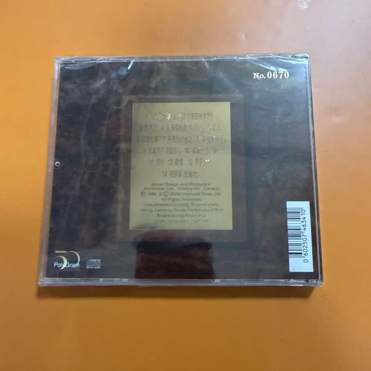 

Tong Ange не может забывать на выбор компакт-диска из 24-каратного золота