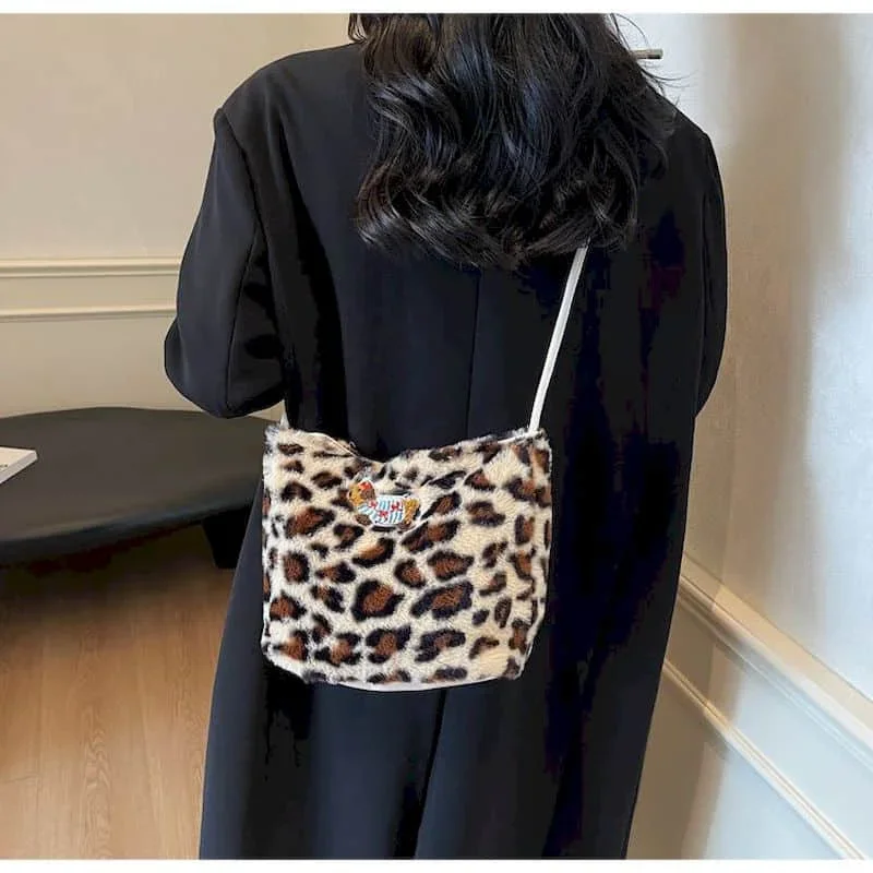

Shoulder Bags Casual Reusable Portable Fluffy Leopard Autumn and Winter Handbags Personal Crossbody Bags Retro Travel Tote Bags