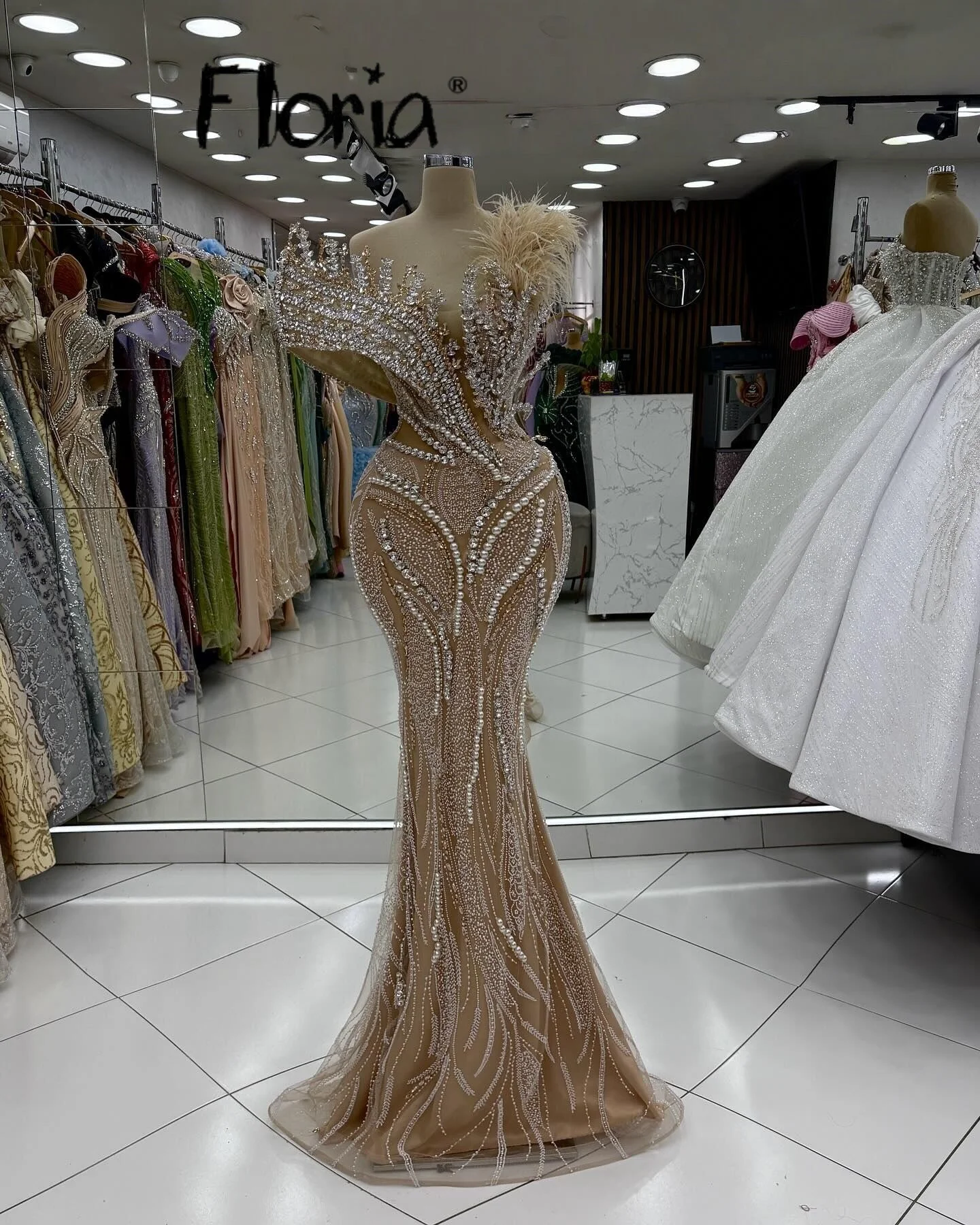 ชุดเดรสยาวประดับขนนก ชุดราตรีหรูหราประดับคริสตัล ชุดเดรสลูกไม้ทรงเมอร์เมดสำหรับงานวันเกิด งานหมั้น สามารถสั่งตัดได้