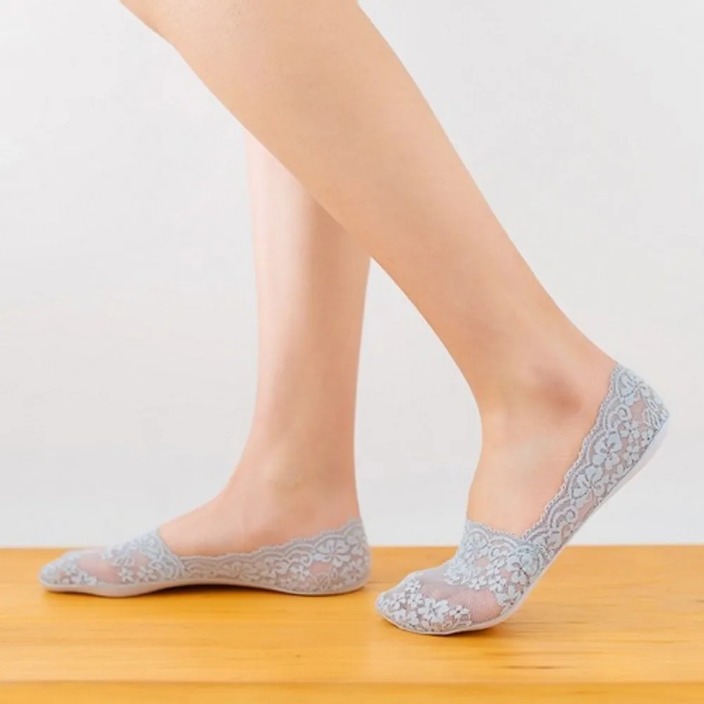 Lace Design Lace Boat Socks Thin Material Breathable Fabric Non-Slip Socks Cotton Material Silicone Grip No-Show Socks