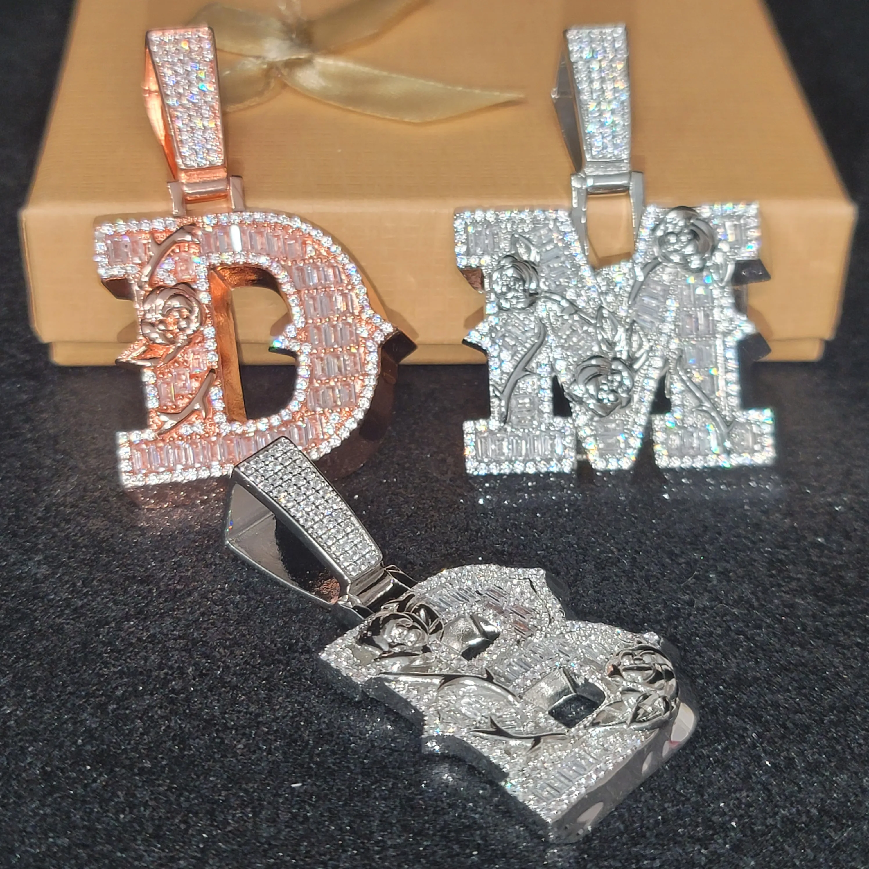 Personalizowany wisiorek z lit – Body Jewelry Back recenzja i cena