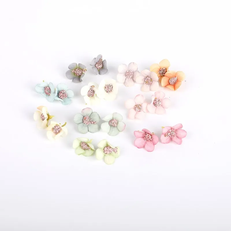 

50 Pieces Artificial Flowers Cheap Diy Gifts Candy Box Wedding Decorative Flowers Home Decoration Accessories MINI Fake Daisies