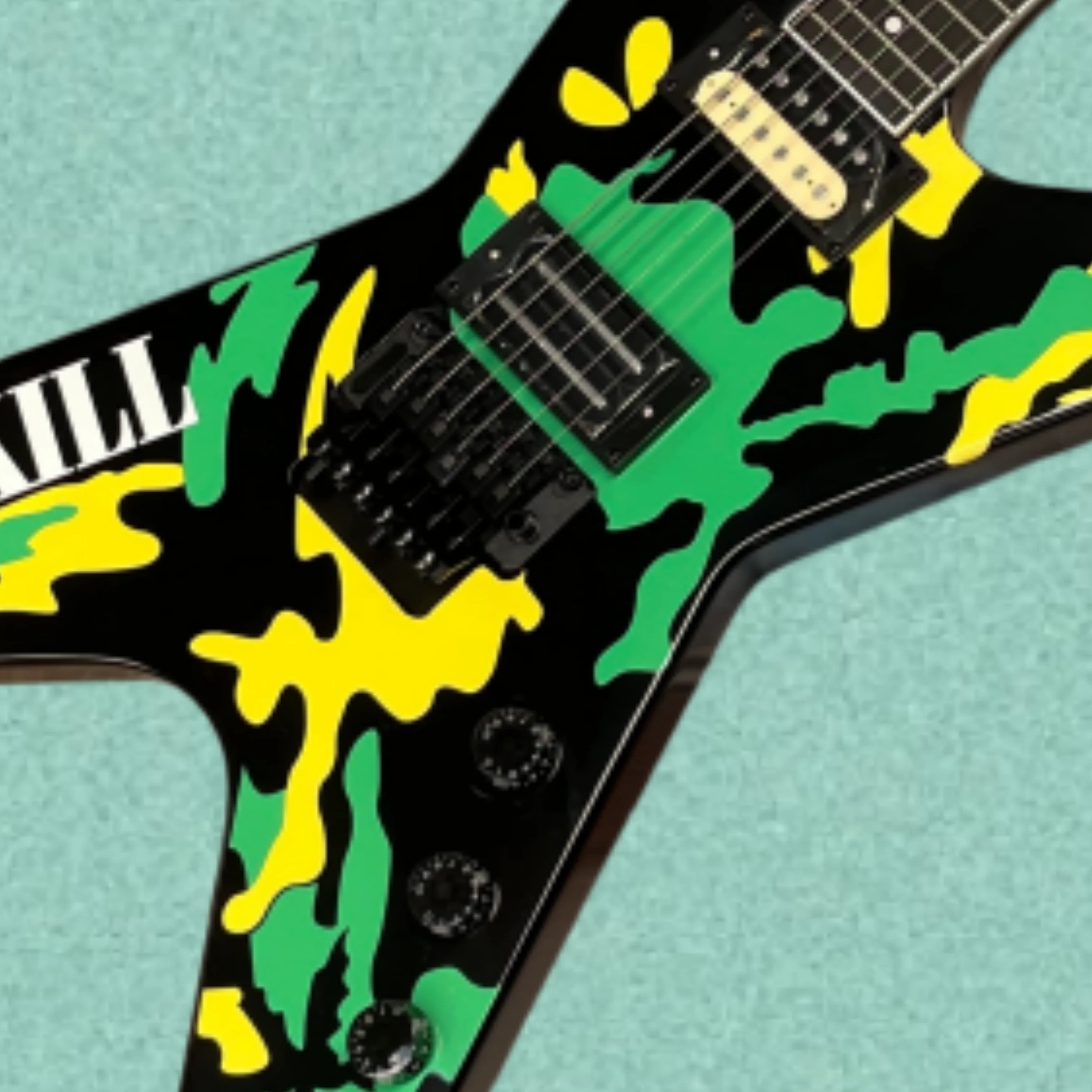 Camouflage graffiti electric guitar with dot inlay rosewood fretboard and three-knob volume control guitars,rock-style guitarra