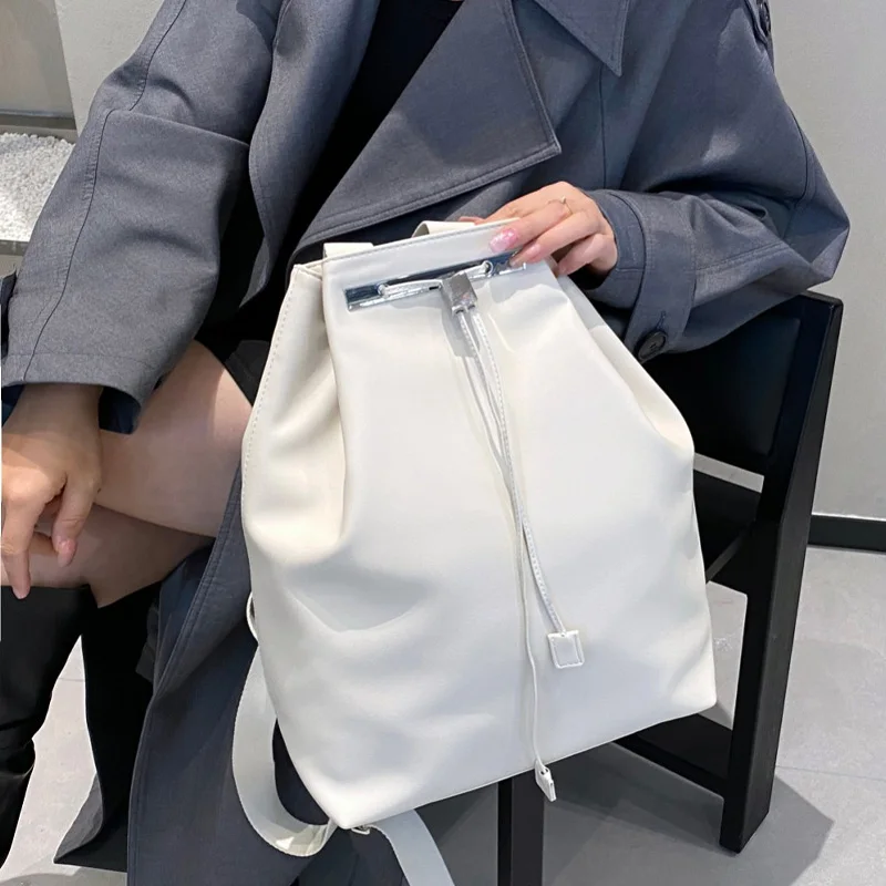 

2025 New Vintage Leather Bucket Bag for Women Luxury Designer Handbag and Purse Wdrawstring Adjustable Crossbody Shoulder Bag