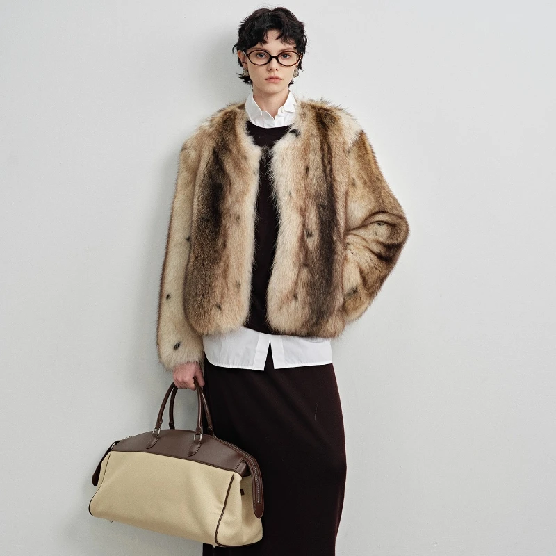 เสื้อโค้ทขนแรคคูนแท้จากอเมริกา แบรนด์ YOLANFAIRY สำหรับฤดูหนาว ผสมหนัง คอทรงกลม สไตล์ยุคกลาง รุ่นปี 2025