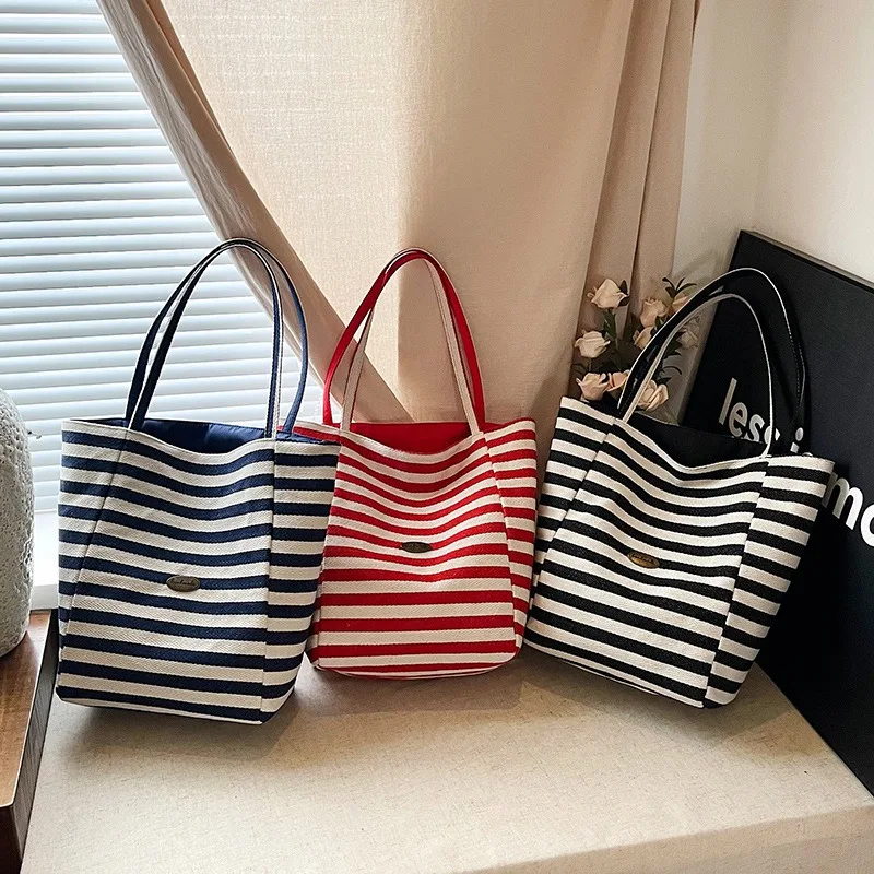 

Стильная сумка из контрастной полосатой ткани, универсальная, для ношения на плече или подмышкой, в корейском стиле, портативная сумка-тоут.