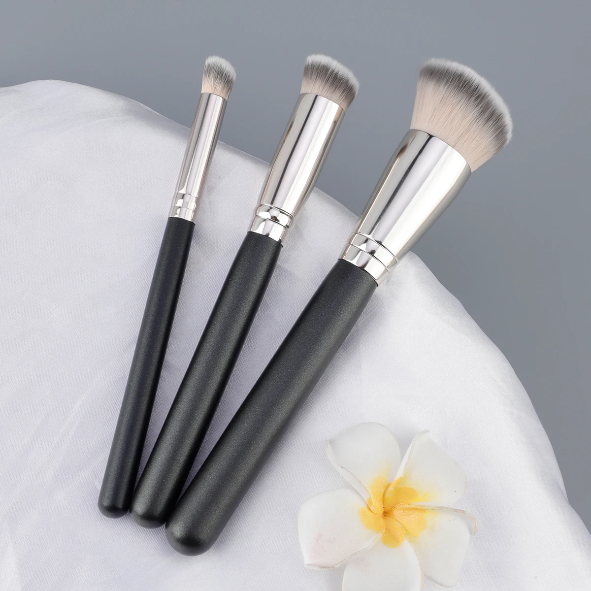 Foundation Concealer Brush, Premium Contour Blusher Brushes, Flawless Under Eye Dense Face Makeup Brush For Blending