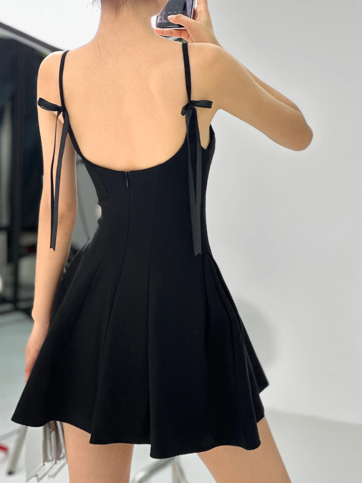 French Hepburn Style Solid Sling Dress Women's Summer Ribbons Sleeveless Waist Cinched Short Style A-line Mini Dress D327