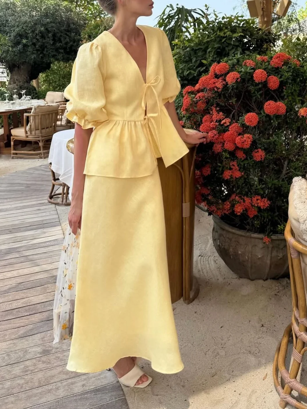 

Elegant commuting sweet skirt suit for women with puff sleeve shirt hip skirt fashion 2025 summer high street Mujer suit