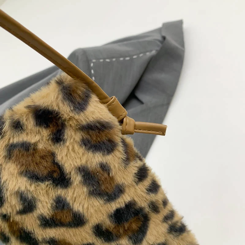 Mode Neue Einfarbig Schulter Unterarm Tasche Frauen Plüsch Weiche Herbst Winter Mode Flauschigen Totes Handtasche Dame Reise Geldbörse – Detail 30
