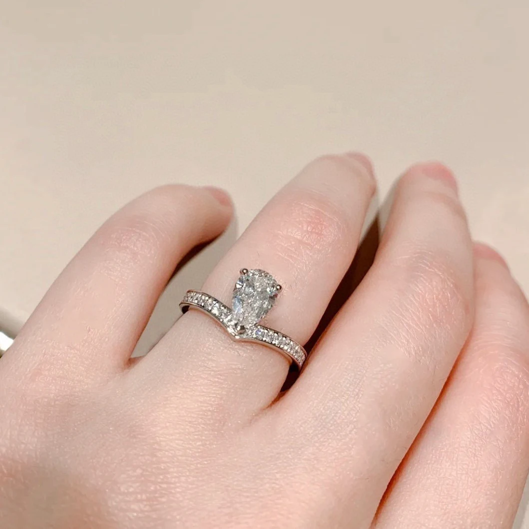 

Elegant S925 Sterling Silver Pear Teardrop Crown Ring High Carbon Simulated Diamond Empress Crown for Women