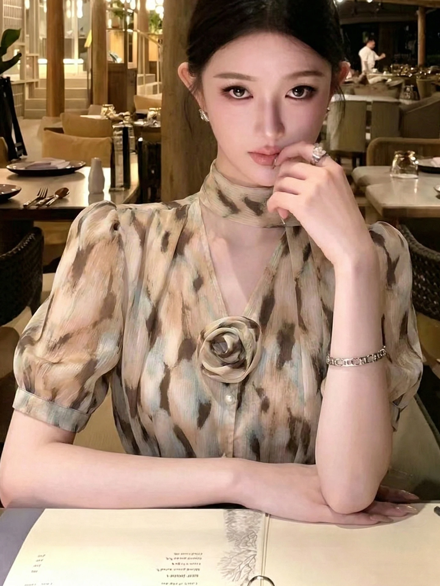 

Summer 2026 Women's Shirt with Sash V-Neck Short Sleeve 3D Flower Design Korean Style Loose Fit Fashionable Retro Color Block